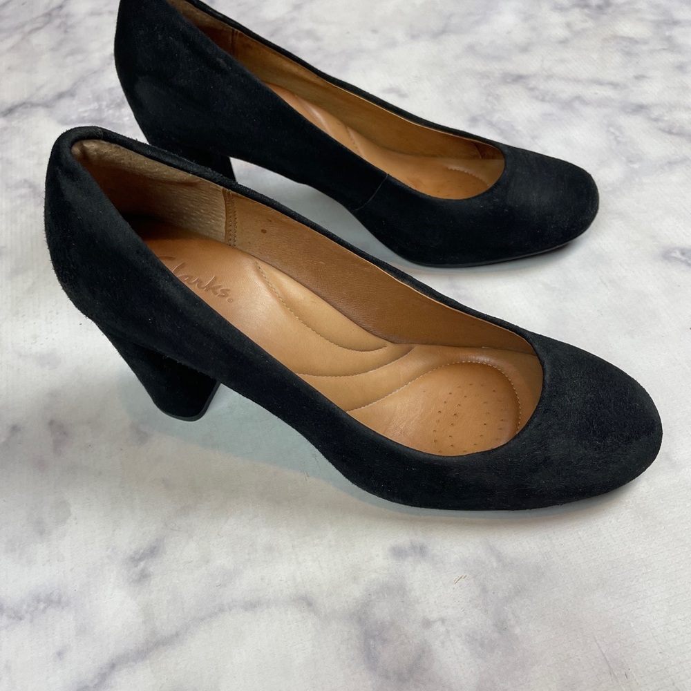 Clarks Classic Black Heels - Picture 3 of 9